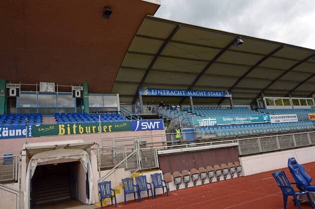 Fußball, Stadiongeschichte Eintracht Trier 09.05.2014, xjhx, Fussball, Regionalliga Südwest, Moselstadion Trier, Eintracht Trier v.l. Innenansicht Haupttribüne, Trier, Sitzplatze