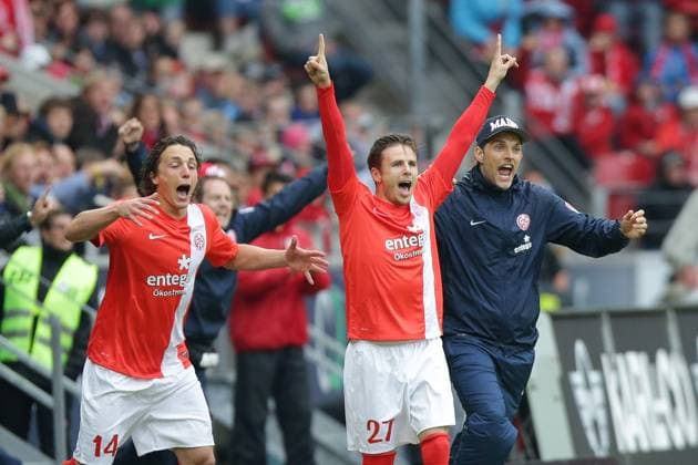 10.05.2014, xgsx, Fussball 1.Bundesliga, FSV Mainz 05 - Hamburger SV, v.l. Julian Baumgartlinger (FSV Mainz 05 - 14)- Nicolai Mueller - Muller (FSV Mainz 05 - 27) Thomas Tuchel (Trainer FSV Mainz 05) Jubel nach dem 3-1 durch Elkin Soto (FSV Mainz 05 - 19) (nicht im Bild)