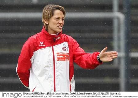 Fussball, 2. Frauen-Bundesliga Süd, 1. FC Köln - ETSV Würzburg, v.li.: Co-Trainerin Bianca Rech (1. FC Köln) gibt Anweisungen, gestikuliert, mit den Armen gestikulieren, gives instructions, gesticulate xfsx