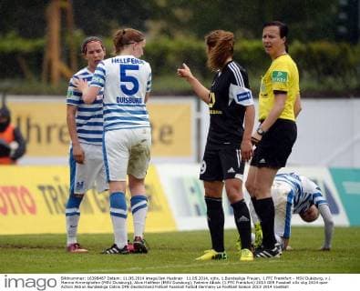 11.05.2014, xjhx, 1.Bundesliga Frauen, 1.FFC Frankfurt - MSV Duisburg, v.l. Marina Himmighofen (MSV Duisburg), Alice Hellfeier (MSV Duisburg), Fatmire Alushi (1.FFC Frankfurt)
