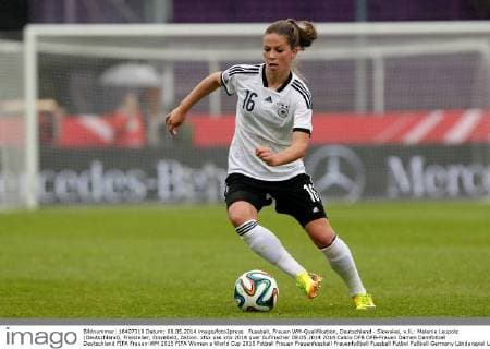 Fussball, Frauen WM-Qualifikation, Deutschland - Slowakei, v.li.: Melanie Leupolz (Deutschland), Freisteller, Einzelbild, Aktion. xfsx
