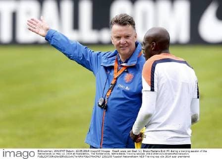Coach Louis van Gaal (L), Bruno Martens Indi (R) during a training session of the Netherlands on May 12, 2014 at Hoenderloo, The Netherlands. Netherlands Training session 2013 2014 xVIxJeroenxPutmansxIVx 2302259