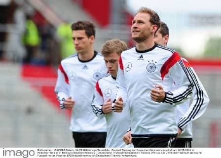 Fussball Training der Deutschen Nationalmannschaft am 12.05.2014 im Millerntor-Stadion in Hamburg Benedikt Höwedes ( Deutschland )