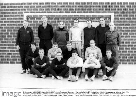 Mannschaftsfoto BR Deutschland, hi.v.li: Bundestrainer Werner Vick, Felix Schmacke, Werner Bartels, Günter Heger, Jochen Brand, Hans-Günther Schmidt, xx; mi.v.li.: Fritz Bahrdt, Bernd Rikleiser, Jochen Feldhoff, Wolf-Dieter Rösner; vo.v.li.: Hans-Jürgen Bode, Bernd Lukas, Herbert Lübkoy, Jürgen Glombeck, Helmut Drell