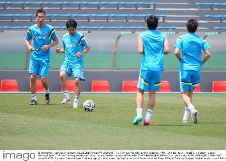 (L-R) Maya Yoshida, Shinji Kagawa (JPN), MAY 16, 2014 - Football Soccer : Japan National Team Official Training Session in Tokyo, Japan. Noxthirdxpartyxsales  ( qdwa034023)