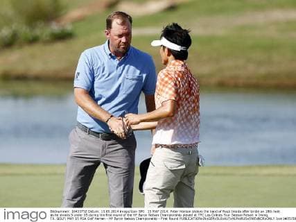 15 MAY 2014: Peter Hanson shakes the hand of Ryuji Imada after birdie on 18th hole as he shoots 5 under 65 during the first round of the HP Byron Nelson Championship played at TPC Las Colinas Four Season Resort in Irving, TX. GOLF: MAY 15 PGA Golf Herren - HP Byron Nelson Championship - First Round Icon1405150983 EDITORIAL USE ONLY