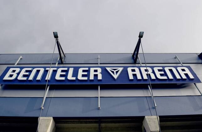 Fußball, Stadiongeschichte SC Paderborn Benteler Arena in Paderborn, Aussenansicht, Randmotiv, , Aufstieg Paderborn in die 1.Bundesliga, Fussball 2. Bundesliga, 34. Spieltag, SC Paderborn 07 (PB) am 11.05.2014 in Paderborn Deutschland.