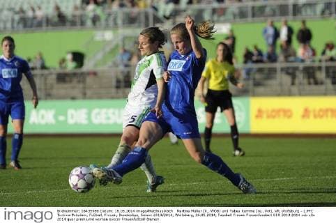 Martina Müller (li., WOB) und Tabea Kemme (re., Pot), VfL Wolfsburg - 1.FFC Turbine Potsdam, Fußball, Frauen, Bundesliga, Saison 2013 2014, Wolfsburg, 16.05.2014,