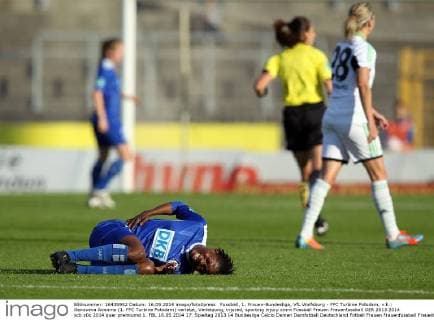 Fussball, 1. Frauen-Bundesliga, VfL Wolfsburg - FFC Turbine Potsdam, v.li.: Genoveva Anonma (1. FFC Turbine Potsdam) verletzt, Verletzung, injured, sporting injury xmrx
