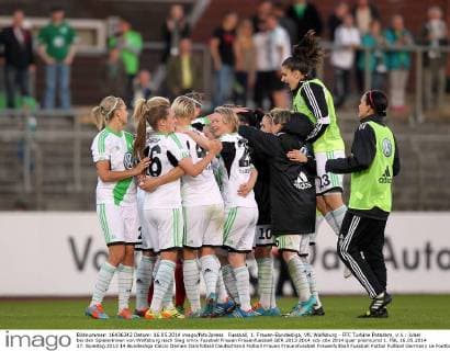 Fussball, 1. Frauen-Bundesliga, VfL Wolfsburg - FFC Turbine Potsdam, v.li.: Jubel bei den Spielerinnen von Wolfsburg nach Sieg xmrx