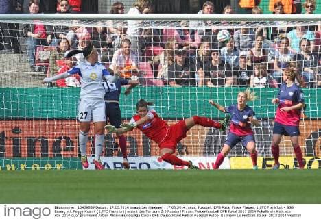 17.05.2014, xsvx, Fussball, DFB Pokal Finale Frauen, 1.FFC Frankfurt - SGS Essen, v.l. Peggy Kuznik (1.FFC Frankfurt) erzielt das Tor zum 2:0