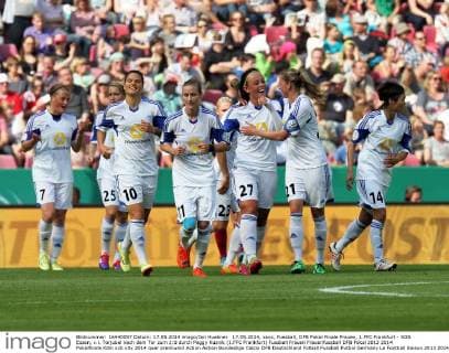17.05.2014, xsvx, Fussball, DFB Pokal Finale Frauen, 1.FFC Frankfurt - SGS Essen, v.l. Torjubel nach dem Tor zum 2:0 durch Peggy Kuznik (1.FFC Frankfurt)