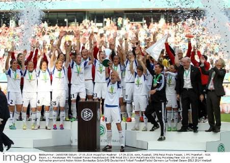17.05.2014, xsvx, Fussball, DFB Pokal Finale Frauen, 1.FFC Frankfurt - SGS Essen, v.l. Pokalsieger FFC