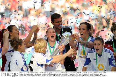 17.05.2014, xsvx, Fussball, DFB Pokal Finale Frauen, 1.FFC Frankfurt - SGS Essen, v.l. Pokalsieger FFC