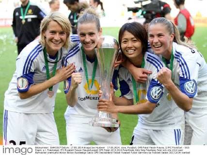 17.05.2014, xsvx, Fussball, DFB Pokal Finale Frauen, 1.FFC Frankfurt - SGS Essen, v.l. Pokalsieger FFC