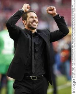 Atletico Madrid s head coach Diego Simeone celebrates winning the championship after the match against Barcelona during the Spanish first division soccer match at Nou Camp stadium in Barcelona May 17, 2014. Atletico Madrid claimed the league title with 90 points.(Xinhua Pau Barrena) (SP)SPAIN-BACELONA-FIRST DIVISION-ATLETICO MADRID-BACELONA 