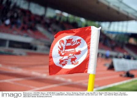 Fahne, Eckfahne, Wappen, Logo des KSV im Stadion KSV Hessen Kassel , Fussball, Regionalliga Suedwest, 17.05.2014, EP_rsl