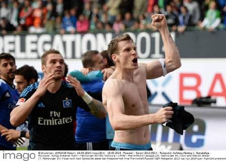 18.05.2014 - Fussball - Saison 2013 2014 - Relegation Aufstieg Abstieg 1. Bundesliga - Rückspiel: SpVgg Greuther Fürth - Hamburger SV HSV Hamburg - MiWi - Pierre-Michel Lasogga (20, Hamburger SV, links) und Marcell Jansen (7, Hamburger SV) freuen sich nach Spielende ueber den Klassenerhalt ihrer Mannschaft