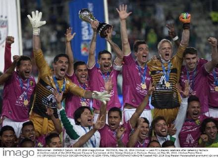 PACHUCA, May 18, 2014 (Xinhua) -- Leon FC s players celebrate after defeating Pachuca at the final match of the 2014 Mexican Clausura Tournament at the Hidalgo Stadium in Pachuca, Mexico, on May 18, 2014. (Xinhua Pedro Mera) (rt) (SP)MEXICO-PACHUCA-SOCCER-PACHUCA VS LEON-FINAL 
