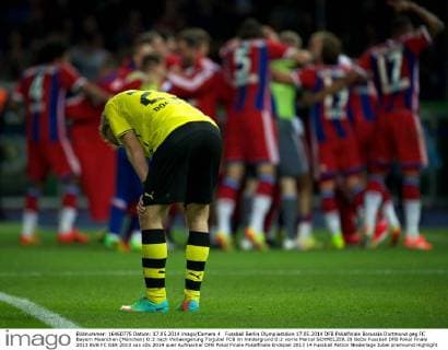 Fussball Berlin Olympiastdion 17.05.2014 DFB Pokalfinale Borussia Dortmund geg FC Bayern Muenchen (München) O:2 nach Verlaengerung Torjubel FCB im Hindergrund 0:2 vorne Marcel SCHMELZER 29 BoDo