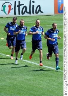 Andrea Barzagli, Daniele De Rossi, Leonardo Bonucci, Giorgio Chiellini Coverciano (Fi) 20 05 2014 - Training italienische Nationalmannschaft andreaxstaccioli