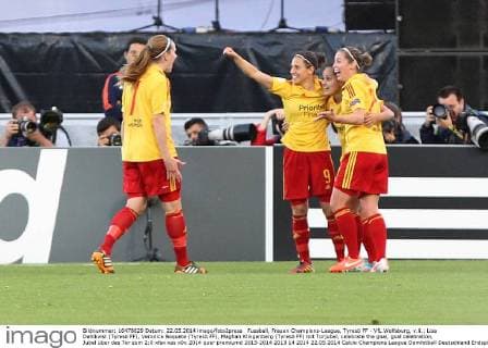 Fussball, Frauen Champions-League, Tyresö FF - VfL Wolfsburg, v.li.: Lisa Dahlkvist (Tyresö FF), Veronica Boquete (Tyresö FF), Maghan Klingenberg (Tyresö FF) mit Torjubel, celebrate the goal, goal celebration, Jubel über das Tor zum 2:0 xfsx