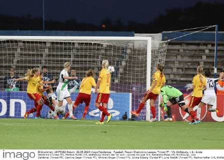 Fussball, Frauen Champions-League, Tyresö FF - VfL Wolfsburg, v.li.: Linda Sembrant (Tyresö FF), Martina Müller (VfL Wolfsburg) erzielt das Tor zum , scores the goal 3:4, Alexandra Popp (VfL Wolfsburg), Lisa Dahlkvist (Tyresö FF), Caroline Seger (Tyresö FF), Whitney Engen (Tyresö FF), Carola Söberg (Tyresö FF), Line Röddik (Tyresö FF), Nadine Keßler (VfL Wolfsburg) xfsx