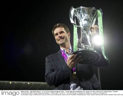 Trainer Ralf KELLERMANN (VfL) jubelt mit dem Champions League Pokal. Fussball international UEFA Frauen Championsleague - Finale 2014: Tyresö FF - VfL Wolfsburg im Estadio Do Restelo in Lissabon, Portugal am 22.05.2014,