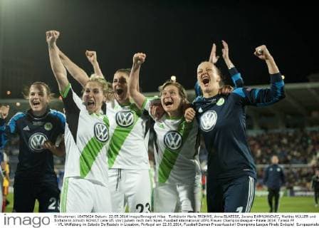 Torhüterin Merle FROHMS, Anna BLAESSE, Jovana DAMNJANOVIC, Martina MÜLLER und Torhüterin Almuth SCHULT (alle VfL vlnr) jubeln nach dem Spiel. Fussball international UEFA Frauen Championsleague - Finale 2014: Tyresö FF - VfL Wolfsburg im Estadio Do Restelo in Lissabon, Portugal am 22.05.2014,