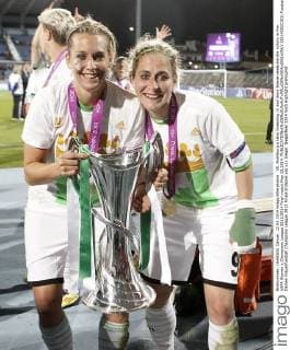 VfL Wolfsburg s Lena Goessling (l) and Anna Blasse celebrate the victory in the UEFA Women s Champions League 2013 2014 Final match.May 22,2014.  (20140522181)
