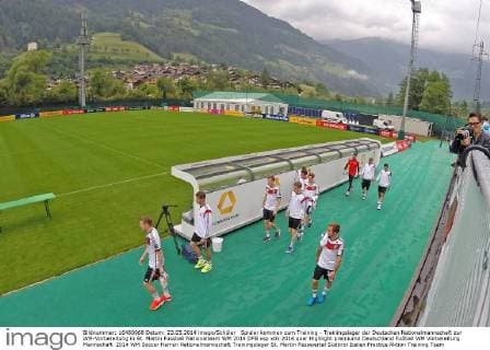 Spieler kommen zum Training - Trainingslager der Deutschen Nationalmannschaft zur WM-Vorbereitung in St. Martin