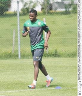 SPORT NATIONALMANNSCHAFT KAMERUN UND SAMUEL ETO O AUT, 2014-05-23; FUSSBALL INTERNATIONALER FUSSBALL: NATIONALMANNSCHAFT VON KAMERUN AUF WM-VORBEREITUNG IM HOTEL SEERESIDENZ IN WALCHSEE - KRANZACH MIT SUPERSTAR SAMUEL ETO O (FC CHELSEA), DER EIN SONDERTRAINING ABSOLVIERT;