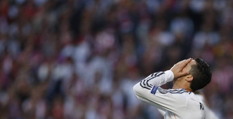 Cristiano Ronaldo (Real Madrid CF 7) closing upset his eyes with his hands during the final of the Champions league between Real Madrid and Atletico Madrid, Estadio da Luz in Lisbon on May 24., 2014. Real Madrid gegen Atletico Madrid im Finale der Champions League, Saison 2013 2014 am 24. Mai 2014.