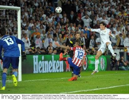 24.05.2014, xjhx, Fussball Champions League Finale, Real Madrid - Atletico Madrid, v.l. Thibault Courtois (Atletico Madrid), Toby Alderweireld (Atletico Madrid), Gareth Bale (Real Madrid) Goal scored, Tor zum 2:1