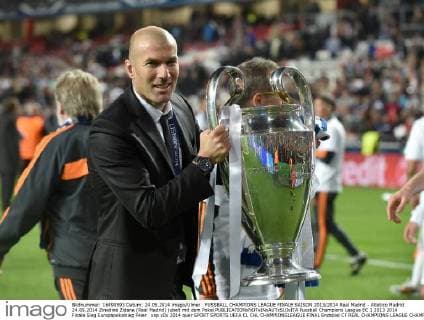 FUSSBALL CHAMPIONS LEAGUE FINALE SAISON 2013 2014 Real Madrid - Atletico Madrid 24.05.2014 Zinedine Zidane (Real Madrid) jubelt mit dem Pokal 