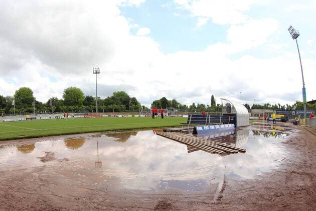 Fußball, Stadiongeschichte Wormatia Worms TRAINERBANK NACH GEWITTER AUF EINER INSEL EWR-Arena WORMATIA WORMS - 1. FSV MAINZ II REGIONALLIGA SÜDWEST WORMS 