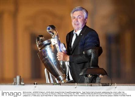 Real Madrid Carlo Ancelotti celebrating the victory after the Champions League final in the Plaza de Cibeles in Madrid. Madrid May 24, 2014. 