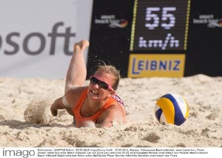 25.05.2014, Münster, Schlossplatz Beachvolleyball, smart beach tour, Finale Abwehr Isabel Schneider