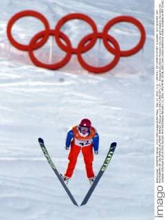 Feb. 13, 2002 - U.S. - (KRT101) KRT SPORTS STORY SLUGGED: OLY-SKIJUMP: KRT PHOTOGRAPH BY JOE RIMKUS JR. MIAMI HERALD (February 13) SALT LAKE CITY, UT-- Switzerland s Simon Ammann wins the gold medal in the mens Ski Jumping Individual K120 at Utah Olympic Park Wednesday February 13, 2002. (MI) AP NC KD BL 2002 (Vert) (lde) (Additional photos available on KRT Direct, KRT NewsCom or upon request) News Archive - Feb. 13, 2002 - ZUMAm67