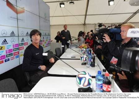 Grosser Medienandrang bei der Pressekonferenz mit Bundestrainer Joachim, Jogi Löw Trainingslager Deutsche Nationalmannschaft, Südtirol, St.Martin Passeiertal, Pressekonferenz mit Joachim Löw, 26.05.2014, EP_wse