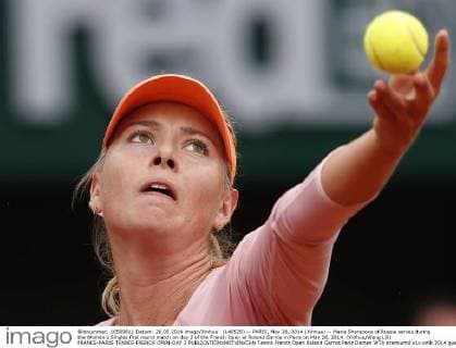 (140526) -- PARIS, May 26, 2014 (Xinhua) -- Maria Sharapova of Russia serves during the Women s Singles first round match on day 2 of the French Open at Roland Garros in Paris on May 26, 2014. (Xinhua Wang Lili) FRANCE-PARIS-TENNIS-FRENCH OPEN-DAY 2 