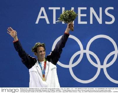 Aug. 19, 2004 - U.S. - KRT SPORTS STORY SLUGGED: OLY-SWIMMING KRT PHOTO BY RON CORTES PHILADELPHIA INQUIRER (August 19) ATHENS, GREECE -- United States swimmer Aaron Peirsol raises his arms on the medal stand after winning the gold medal iin the 200m IM Thursday August 19, 2004. (ag) 2004 News Archive - Aug. 19, 2004 - ZUMAm67