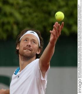 French Open 2014, Roland Garros,Paris,ITF Grand Slam Tennis Tournament, Miloslav Mecir (SVK),Aktion,Ballwurf,Einzelbild,Halbkoerper, Hochformat,
