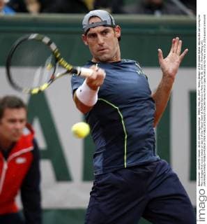 PARIS, May 26, 2014 - Robby Ginepri of the United States returns the ball during the Men s Singles first round match on day 2 of the French Open at Roland Garros in Paris on May 26, 2014. (Xinhua Wang Lili) (SP)FRANCE-PARIS-TENNIS-FRENCH OPEN 
