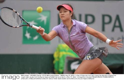 PARIS, May 27, 2014 - Li Na of China returns a shot during the Women s Singles first round match on day 3 of the French Open at Roland Garros in Paris on May 27, 2014. (Xinhua Chen Xiaowei) FRANCE-PARIS-TENNIS-FRENCH OPEN-DAY 3 