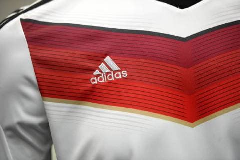 27.05.2014, Fussball Deutsche Nationalmannschaft im Trainingslager in St. Martin im Passeiertal, Südtirol. Pressekonferenz von Sponsor Mercedes-Benz. Am Rande stellt der DFB die neuen Nationaltrikots aus. 