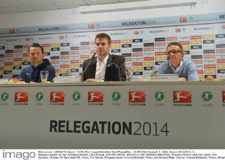 19.05.2014,Fussball, 2. LIGA, Saison 2013 2014, 2. Relegationsspiel um den Aufstieg Verbleib 2.Bundesliga, SCHÜCO-ARENA, BIELEFELD DSC ARMINIA BIELEFELD. Pressekonferenz nach dem Spiel: Dirk Schuster (Trainer SC Darmstadt 98, links), Tim Santen (Pressesprecher Arminia Bielefeld, Mitte) und Norbert Meier (Trainer Arminia Bielefeld), Aktion, Einzelbild, Quer, Mimik, Gestik, Trainer, Coach