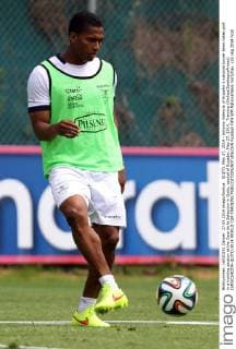 QUITO, May 27, 2014 - Antonio Valencia of Ecuador s national soccer team takes part in a training session at the Casa de la Seleccion in Quito, capital of Ecuador, May 27, 2014. Training (Xinhua SantiagoxArmas) (SP)ECUADOR-QUITO-2014 WORLD CUP-TRAINING 