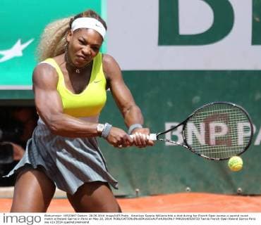 American Serena Williams hits a shot during her French Open women s second round match at Roland Garros in Paris on May 28, 2014.  PAR20140528733