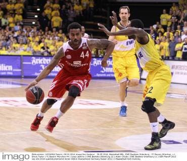 28.05.2014, Basketball BBL, EWE Basklets Oldenburg - FC Bayern München, v.l. Bryce Taylor ( FC Bayern München 44 ) Julius Jenkins ( EWE Baskets Oldenburg 22 ) Adam Chubb ( EWE Baskets Oldenburg 11 )